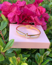 Load image into Gallery viewer, White Butterfly Bracelet
