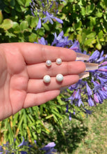 Load image into Gallery viewer, Pearl🤍 Set Earrings
