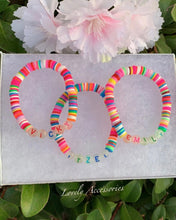 Load image into Gallery viewer, Girls Glow In The Dark Bracelets ✨💚✨
