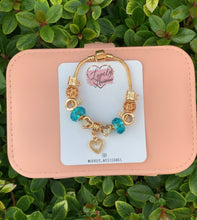 Load image into Gallery viewer, Heart Charm Bracelet
