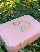 Load image into Gallery viewer, Ve Snake Cuff Bracelet✨🐍✨
