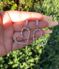 Load image into Gallery viewer, V Heart Earrings
